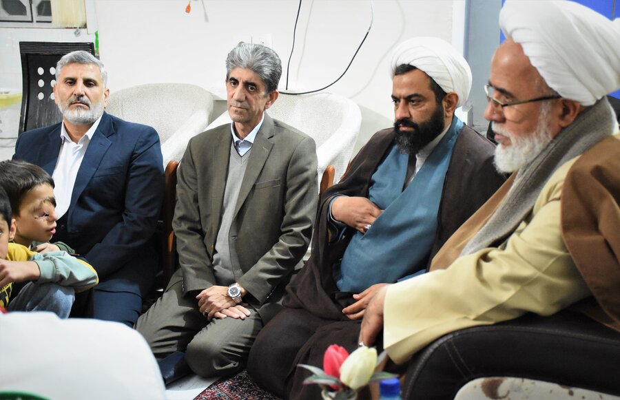 رفتن به پیشواز یلدا با حضور امام جمعه رفتن به پیشواز یلدا با حضور امام جمعه