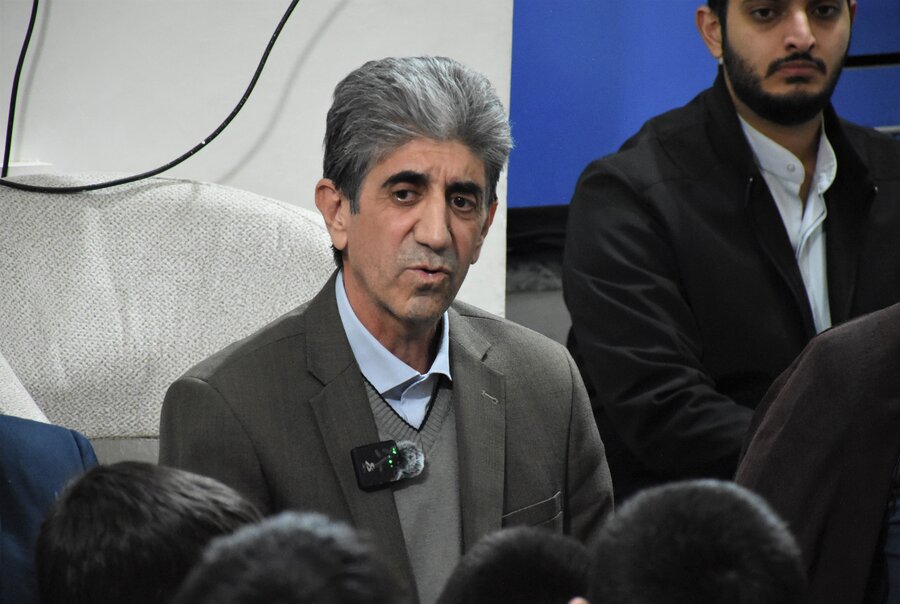 رفتن به پیشواز یلدا با حضور امام جمعه رفتن به پیشواز یلدا با حضور امام جمعه