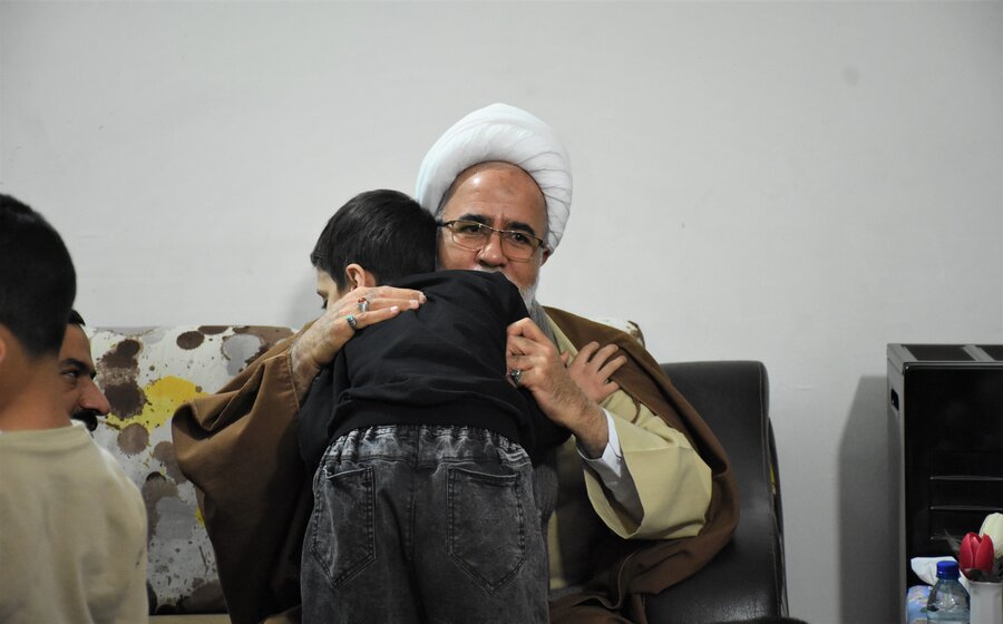 رفتن به پیشواز یلدا با حضور امام جمعه رفتن به پیشواز یلدا با حضور امام جمعه