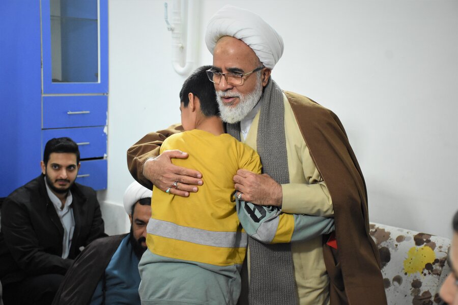 رفتن به پیشواز یلدا با حضور امام جمعه رفتن به پیشواز یلدا با حضور امام جمعه