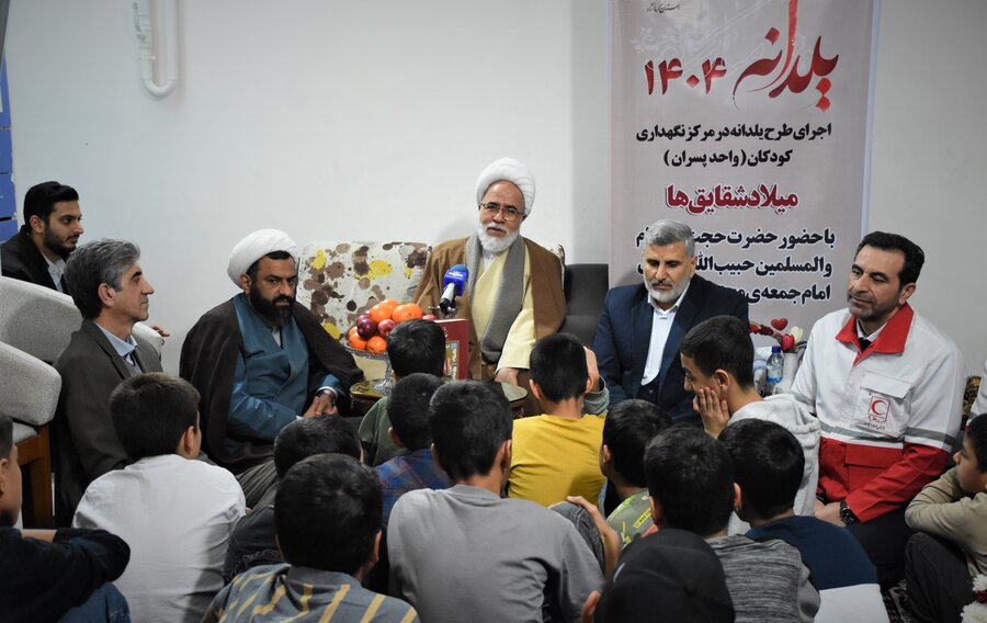 رفتن به پیشواز یلدا با حضور امام جمعه رفتن به پیشواز یلدا با حضور امام جمعه