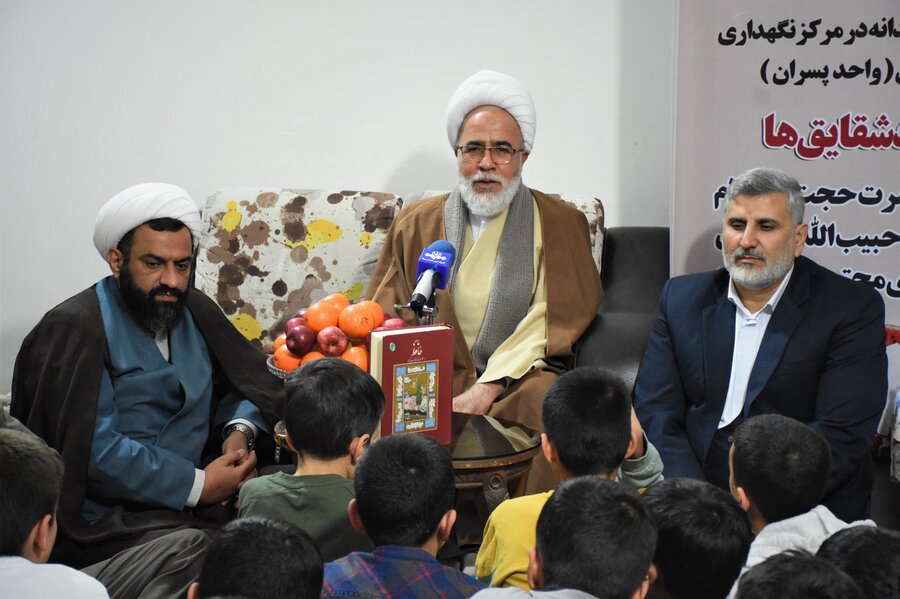 رفتن به پیشواز یلدا با حضور امام جمعه رفتن به پیشواز یلدا با حضور امام جمعه