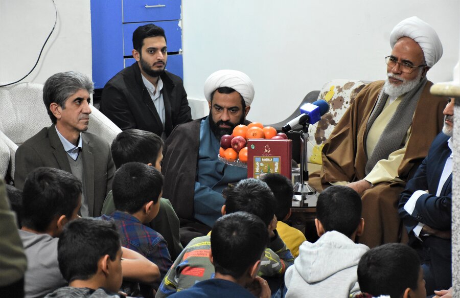 رفتن به پیشواز یلدا با حضور امام جمعه رفتن به پیشواز یلدا با حضور امام جمعه