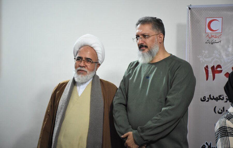 رفتن به پیشواز یلدا با حضور امام جمعه رفتن به پیشواز یلدا با حضور امام جمعه