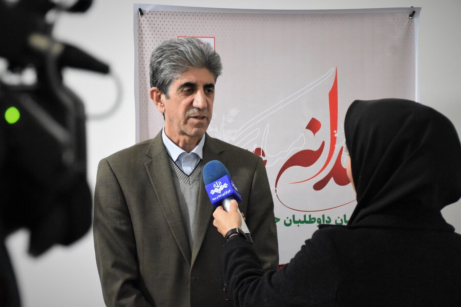 رفتن به پیشواز یلدا با حضور امام جمعه رفتن به پیشواز یلدا با حضور امام جمعه