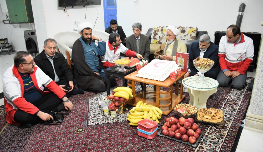 رفتن به پیشواز یلدا با حضور امام جمعه رفتن به پیشواز یلدا با حضور امام جمعه