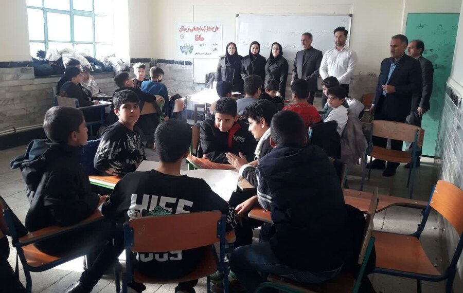 مشگین شهر| بازدید سرپرست بهزیستی از طرح مانا در مدرسه پسرانه شهید مدنی