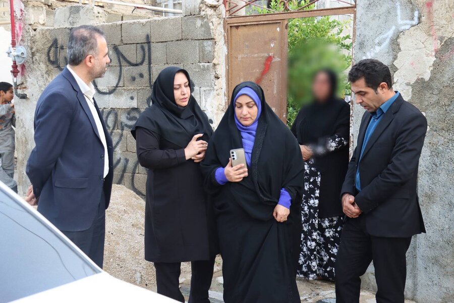 بازدید مدیرکل بهزیستی استان بوشهر از خانواده دارای عضو معلول آسیب‌دیده از باران و پیگیری فوری برای رفع مشکلات