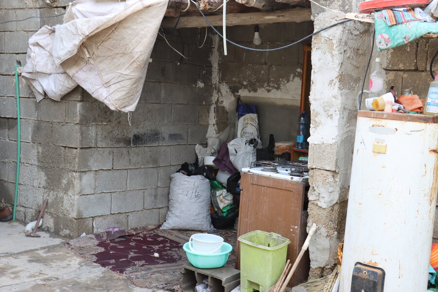 بازدید مدیرکل بهزیستی استان بوشهر از خانواده دارای عضو معلول آسیب‌دیده از باران و پیگیری فوری برای رفع مشکلات