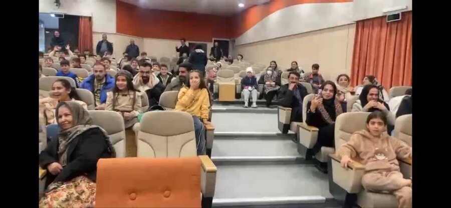 جشن «یلدای مهربانی» با حضور کودکان نیازمند در سنندج برگزار شد 