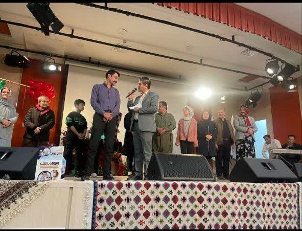 جشن «یلدای مهربانی» در سنندج با حضور کودکان نیازمند در سنندج برگزار شد 