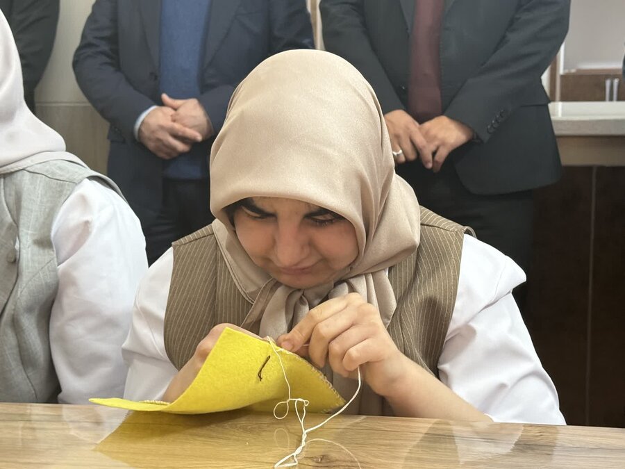 افتتاح مراکز حرفه‌آموزی «مهتاب آسمانی» و توانبخشی معلولین «رز»