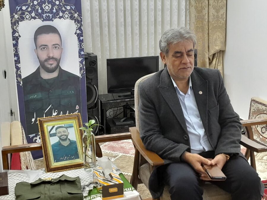 حضور مدیر کل بهزیستی قم در منزل شهید علی کردلو 
