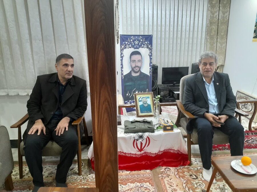 حضور مدیر کل بهزیستی قم در منزل شهید علی کردلو 