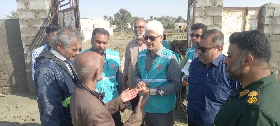 گزارش تصویری | حضور رییس گروه مدیریت بحران سازمان بهزیستی کشور در مناطق سیل‌زده سیریک