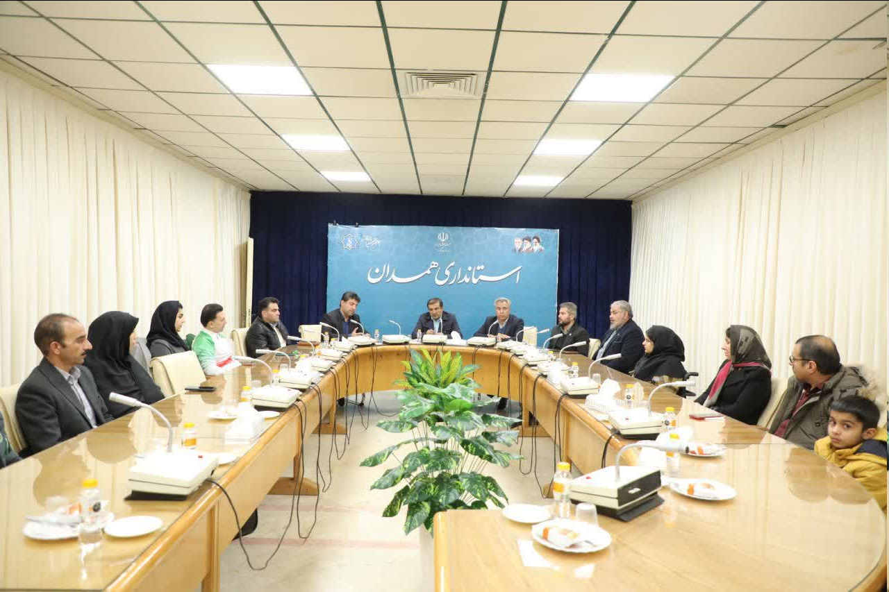 گزارش تصویری | تجلیل از مربیان و مدال‌آوران پارآسیایی ورزش‌های جانبازان و توان‌یابان استان همدان