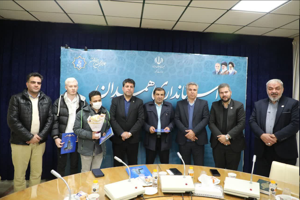 گزارش تصویری | تجلیل از مربیان و مدال‌آوران پارآسیایی ورزش‌های جانبازان و توان‌یابان استان همدان