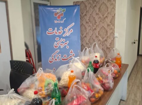 سبد یلدایی خیرین به دست مددجویان رسید