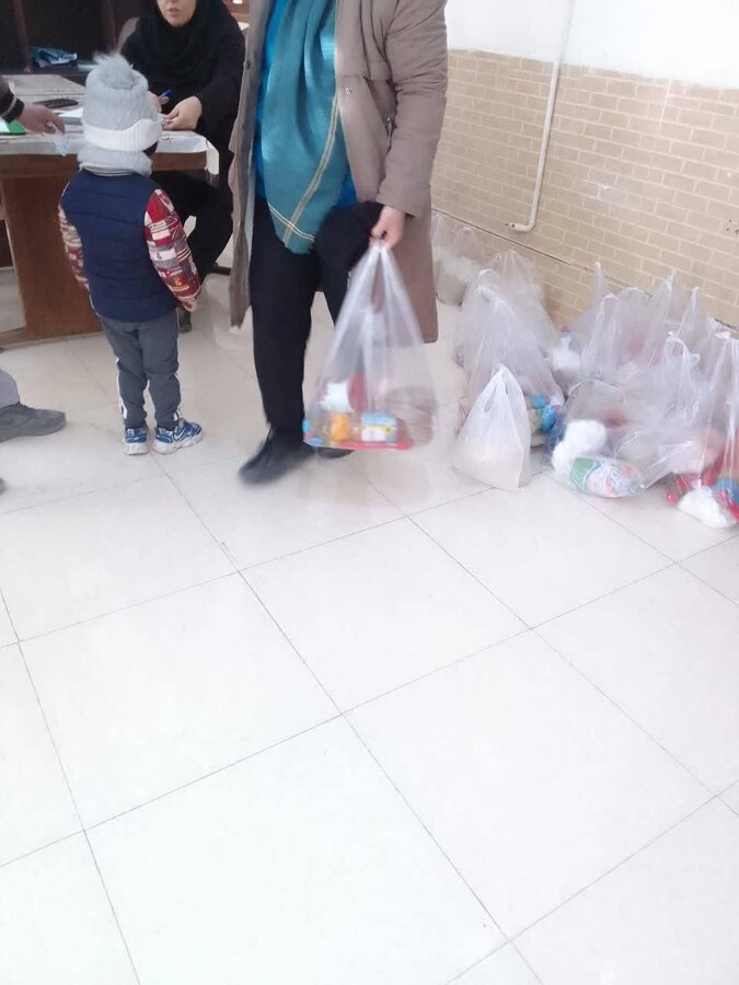 پردیس |توزیع سبد کالا به مناسبت  شب یلدا