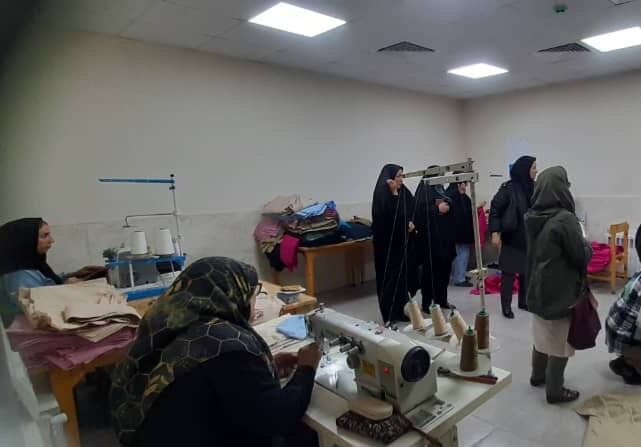 رباط کریم | بازدید مسئولان اشتغال  بهزیستی کشور و استان از کارگاه تولیدی خیاطی توانخواهان