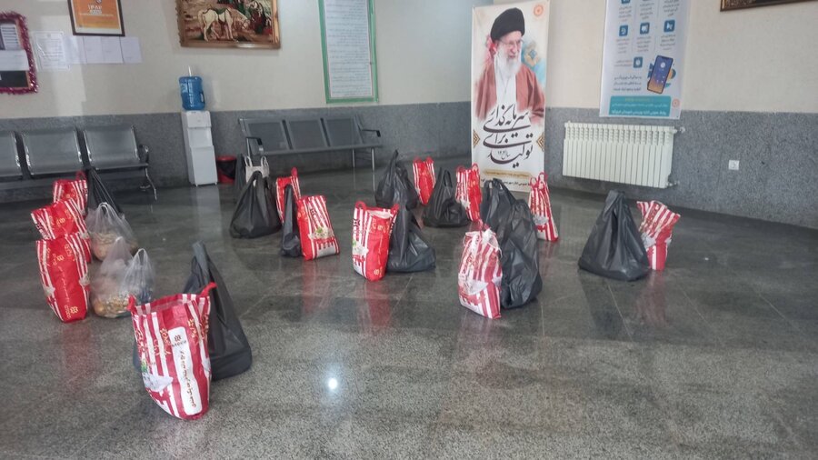 فیروزکوه | ۱۴ بسته معیشتی به خانواده نیازمند زندانیان اهدا شد