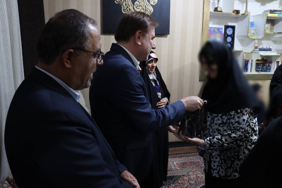 یلدای مهربانی در بوشهر؛ حضور استاندار و فرماندار در کنار کودکان بهزیستی