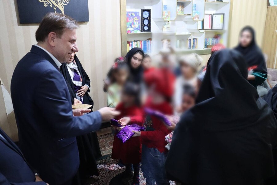 یلدای مهربانی در بوشهر؛ حضور استاندار و فرماندار در کنار کودکان بهزیستی