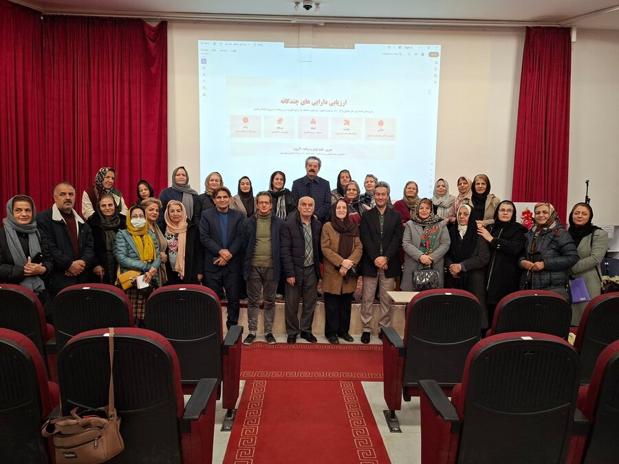 بازدید مدیر بهزیستی سنندج از خانه امید بازنشستگان / برگزاری پنجمین جلسه «مرکز مهر و گفت‌وگو»