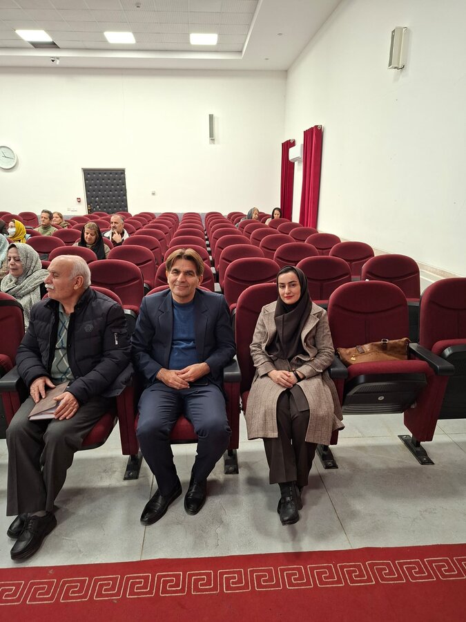 بازدید مدیر بهزیستی سنندج از خانه امید بازنشستگان / برگزاری پنجمین جلسه «مرکز مهر و گفت‌وگو»