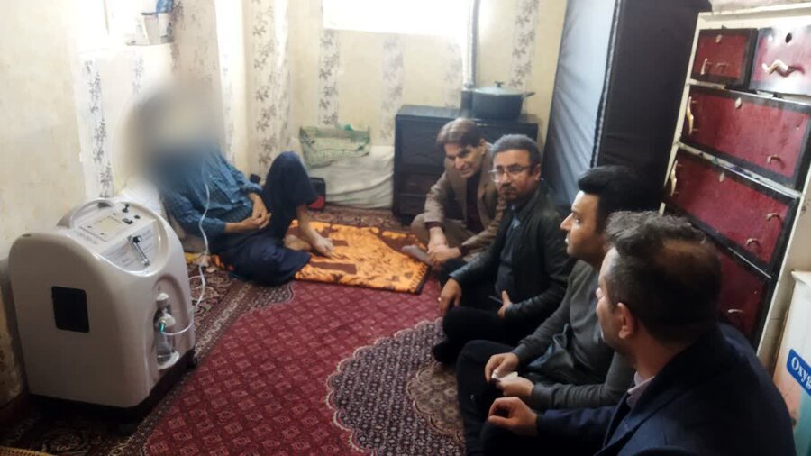 بازدید مدیر بهزیستی سنندج از منزل مددجو بمناسبت شب یلدا