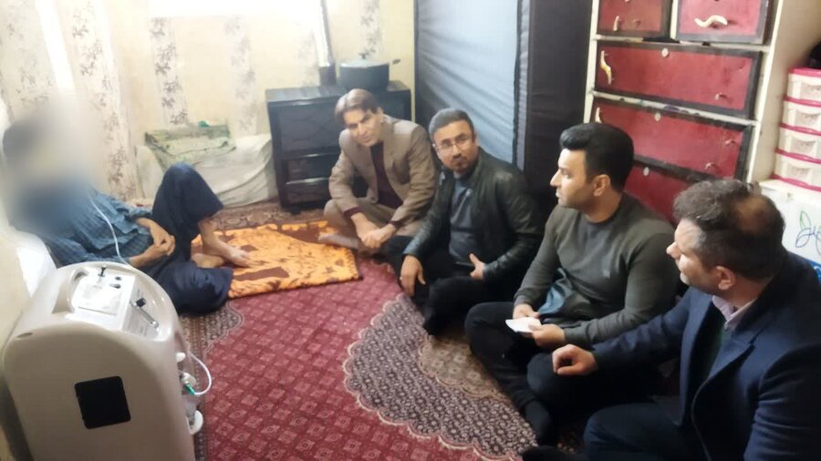بازدید مدیر بهزیستی سنندج از منزل مددجو بمناسبت شب یلدا