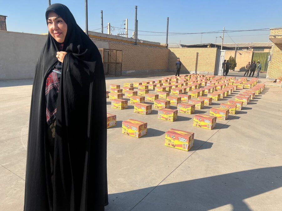 پاکدشت | توزیع ۱۵۰ بسته معیشتی شب یلدا میان مددجویان بهزیستی شهرستان