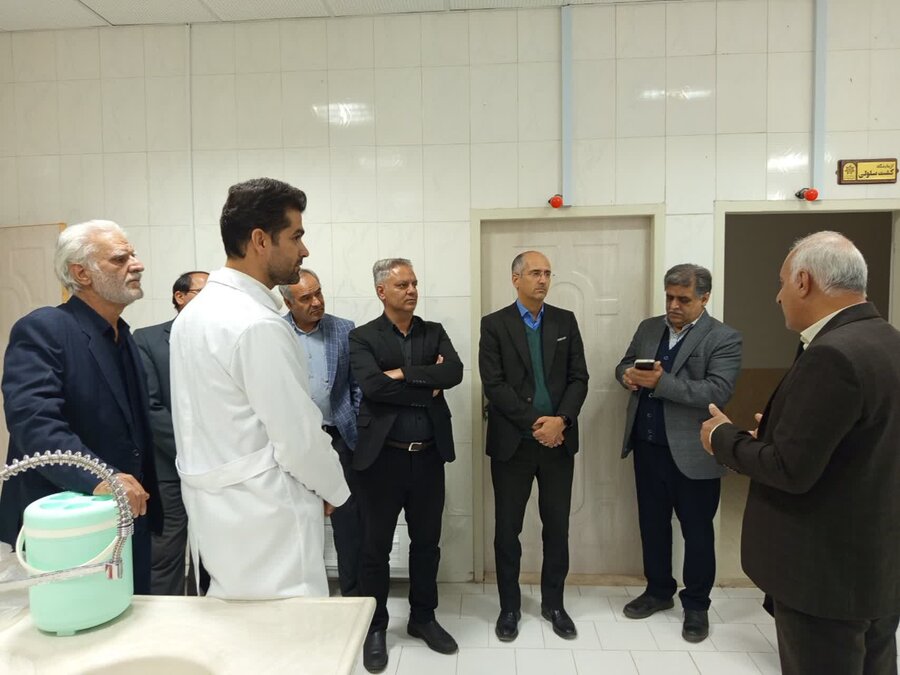 بازدید فرماندار ویژه شهرستان  از مرکز تحقیقات ژنتیک  میبد 
