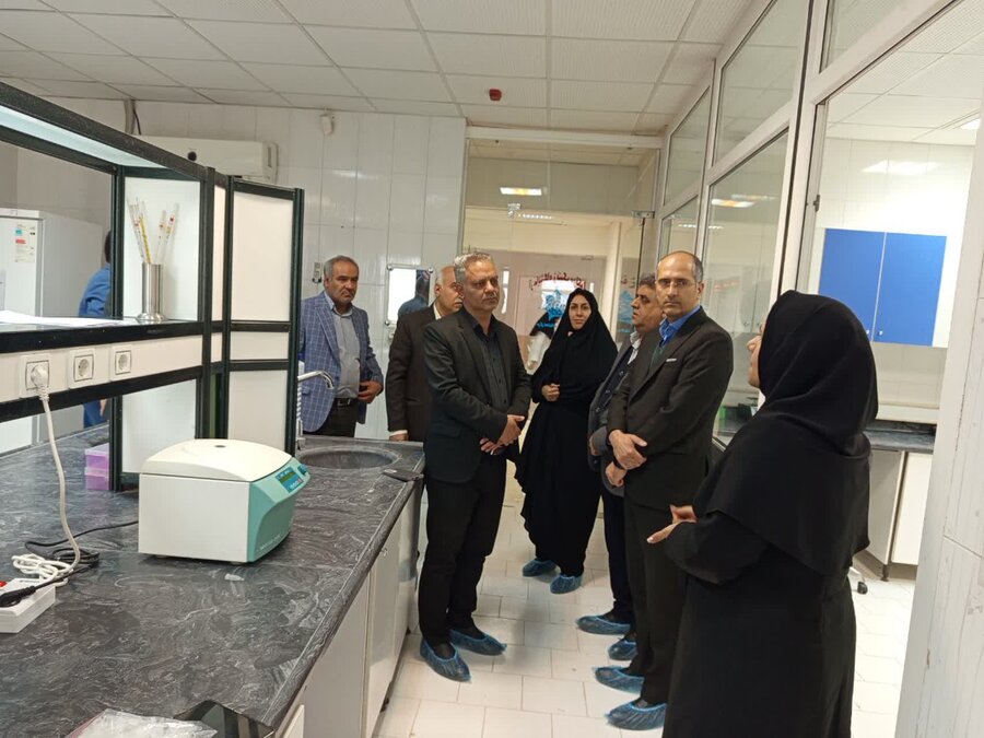 بازدید فرماندار ویژه شهرستان  از مرکز تحقیقات ژنتیک  میبد 