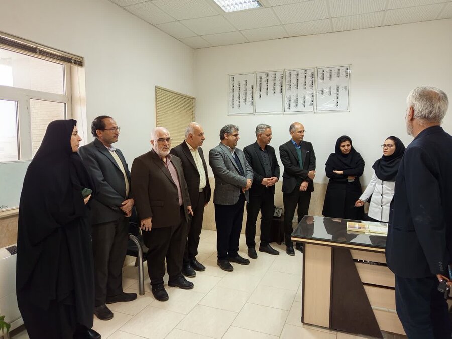 بازدید فرماندار ویژه شهرستان  از مرکز تحقیقات ژنتیک  میبد 