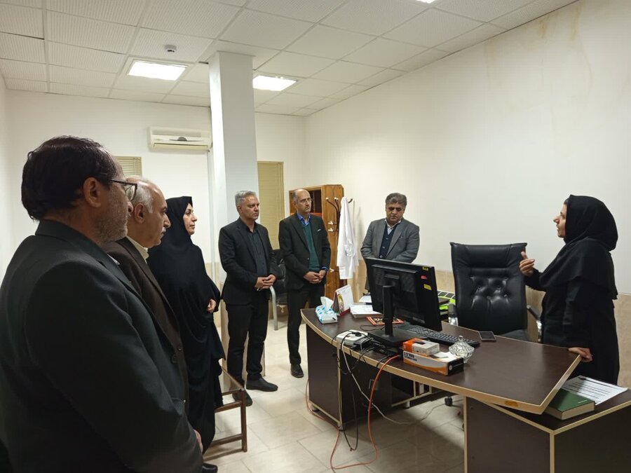 بازدید فرماندار ویژه شهرستان  از مرکز تحقیقات ژنتیک  میبد 