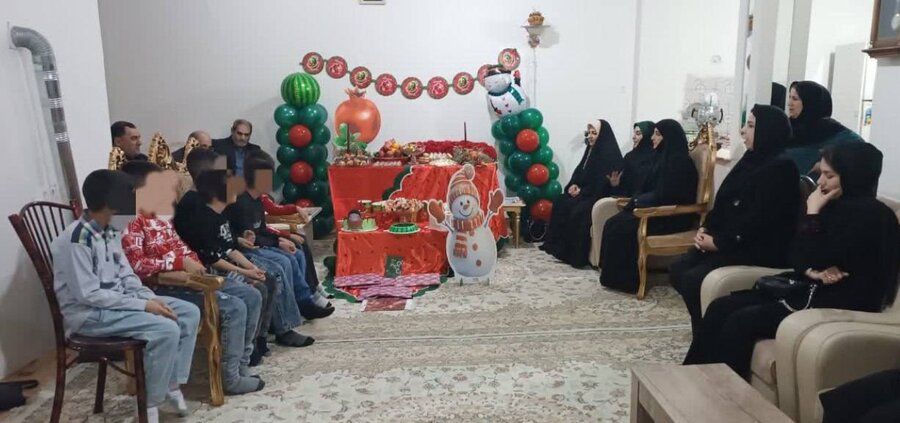 جشن یلدایی در مؤسسه خیریه نور امید بهزیستی شاهین‌دژ