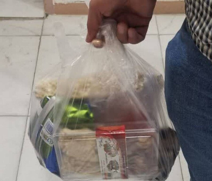 توزیع بسته‌های غذایی به مناسبت شب یلدا در بین مددجویان بهزیستی شهرستان پیرانشهر