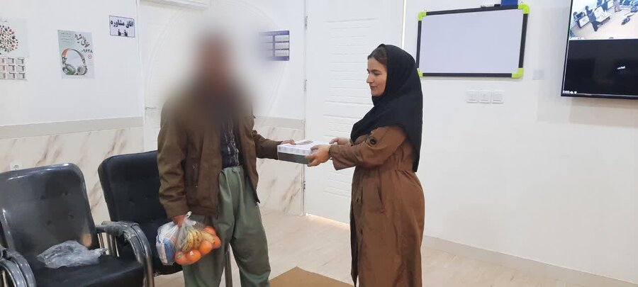 ۳۰ بسته غذایی به مناسبت شب یلدا در شهرستان سروآباد توزیع شد 
