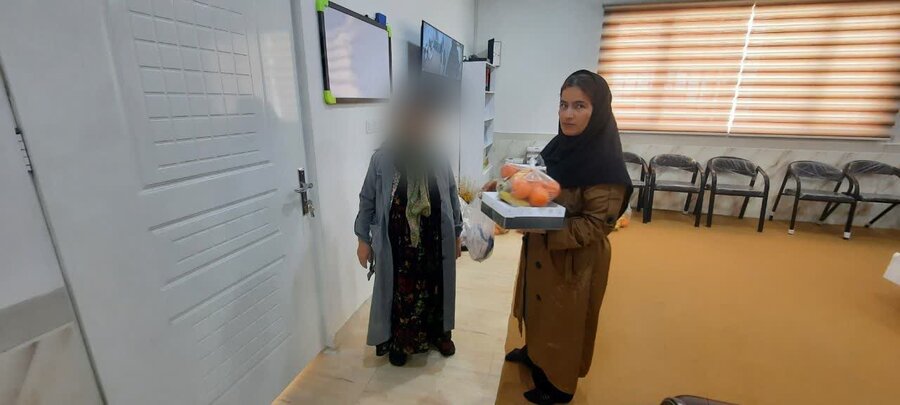 ۳۰ بسته غذایی به مناسبت شب یلدا در شهرستان سروآباد توزیع شد