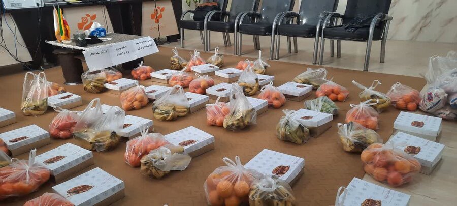 ۳۰ بسته غذایی به مناسبت شب یلدا در شهرستان سروآباد توزیع شد 
