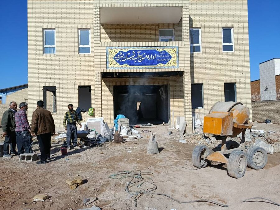  بازدید کارشناس مناسب‌سازی بهزیستی از ساختمان در حال احداث اداره منابع آب بشرویه