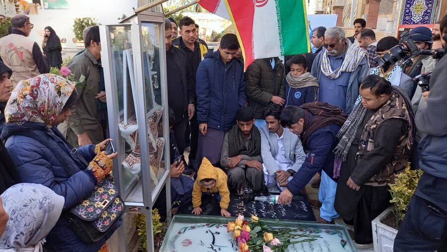 تجدید میثاق گروه‌های هنرمندان دارای معلولیت با شهدا آغازگر هفتمین جشنواره تئاتر کویر شد