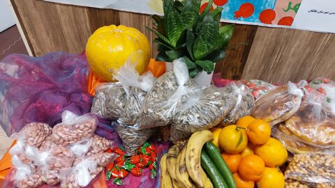 توزیع پک های یلدایی توسط بهزیستی شهرستان طالقان