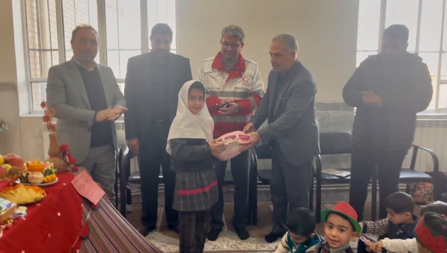 پارس آباد| برگزاری ویژه‌برنامه یلدا برای نوآموزان پیش‌دبستانی در محله زیر نهر تراب