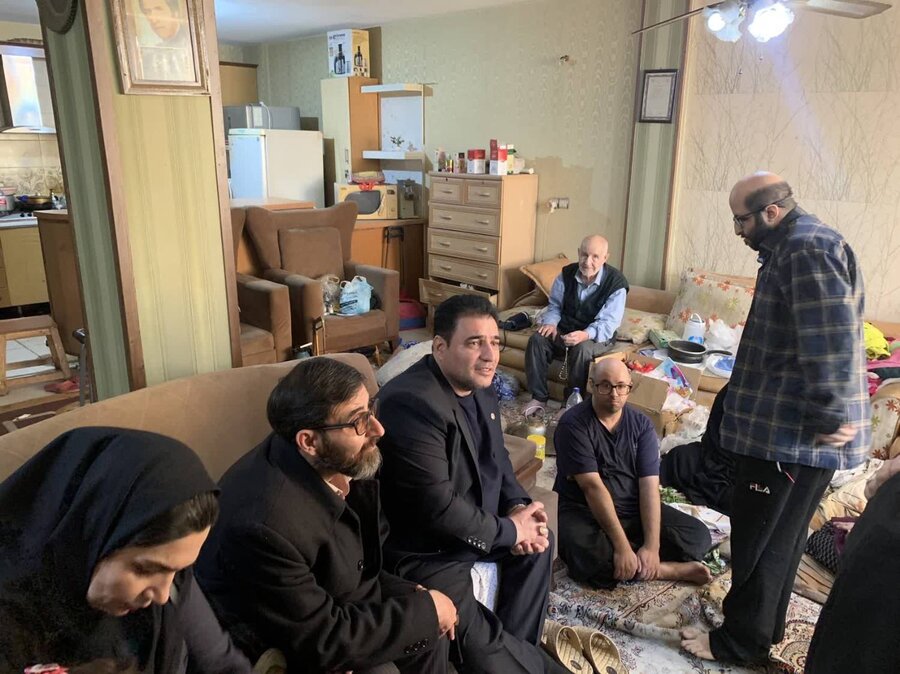 اسلامشهر | دیدار دوستانه رییس اداره  با خانواده دارای سه عضو معلول  به مناسبت شب یلدا