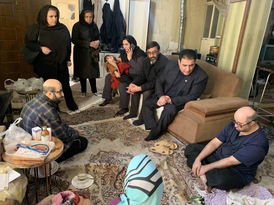 اسلامشهر | دیدار دوستانه رییس اداره  با خانواده دارای سه عضو معلول  به مناسبت شب یلدا