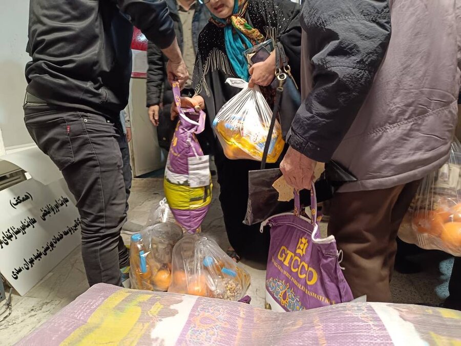 شهریار | اهداء ۴۰۰ بسته شب یلدایی، گرمابخش محرومان شد