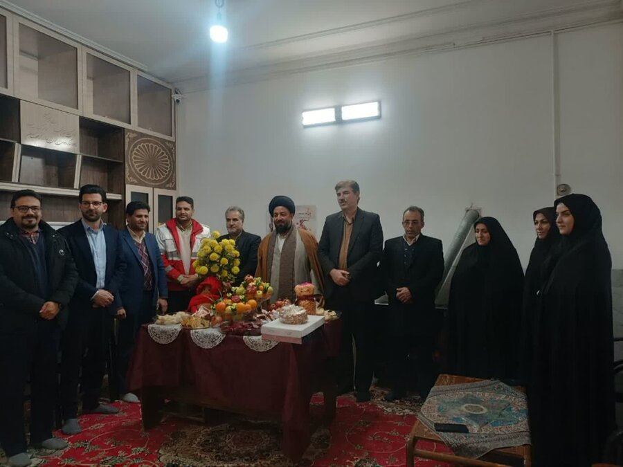 سفره شب یلدا در کارگاه تولیدی حمایتی معلولین «باور» زارچ برپا شد