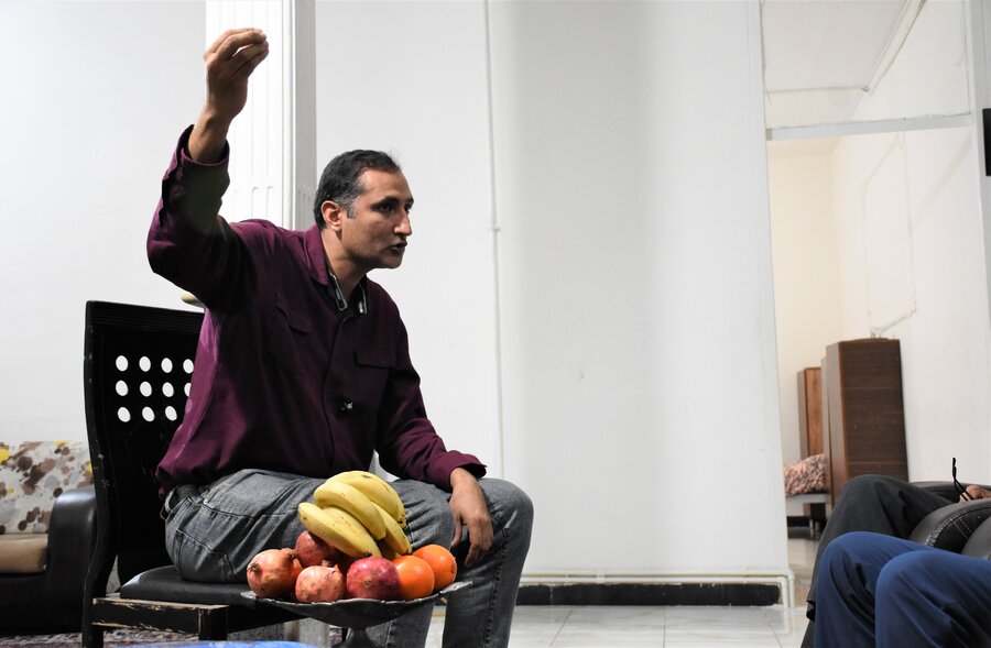 اهداء پیراهن تیم ملی والیبال به فرزندان بهزیستی